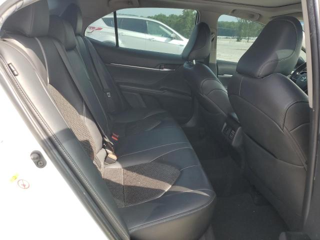 4T1B61HK4JU124443 - 2018 TOYOTA CAMRY XSE WHITE photo 10