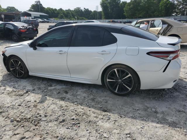 4T1B61HK4JU124443 - 2018 TOYOTA CAMRY XSE WHITE photo 2
