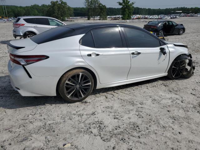 4T1B61HK4JU124443 - 2018 TOYOTA CAMRY XSE WHITE photo 3