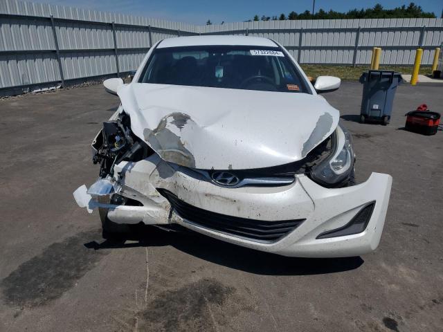 5NPDH4AEXGH715361 - 2016 HYUNDAI ELANTRA SE WHITE photo 5