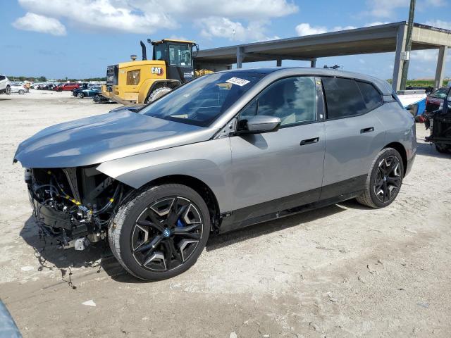 WB523CF09RCN76671 - 2024 BMW IX XDRIVE50 GRAY photo 1