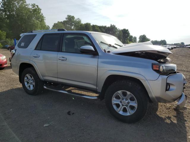 JTEBU5JR6K5629139 - 2019 TOYOTA 4RUNNER SR5 SILVER photo 4