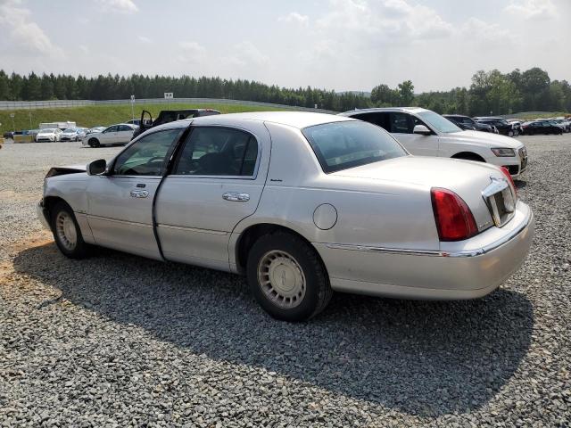 1LNHM81W32Y639692 - 2002 LINCOLN TOWN CAR EXECUTIVE GRAY photo 2