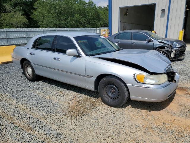 1LNHM81W32Y639692 - 2002 LINCOLN TOWN CAR EXECUTIVE GRAY photo 4