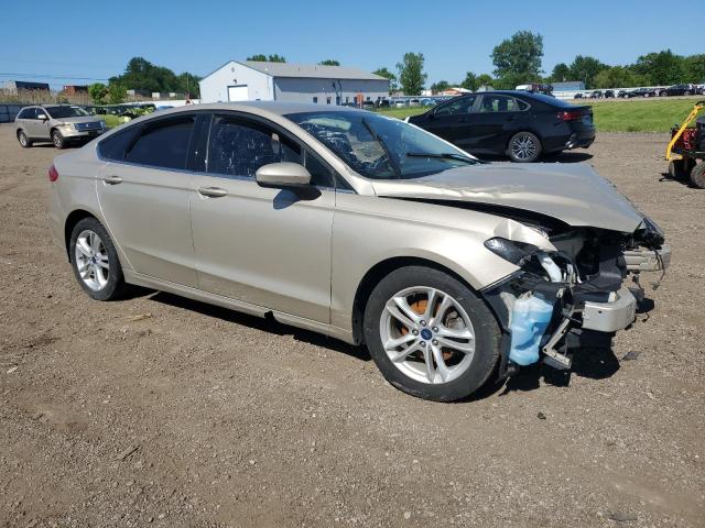 3FA6P0H70JR136191 - 2018 FORD FUSION SE GOLD photo 4