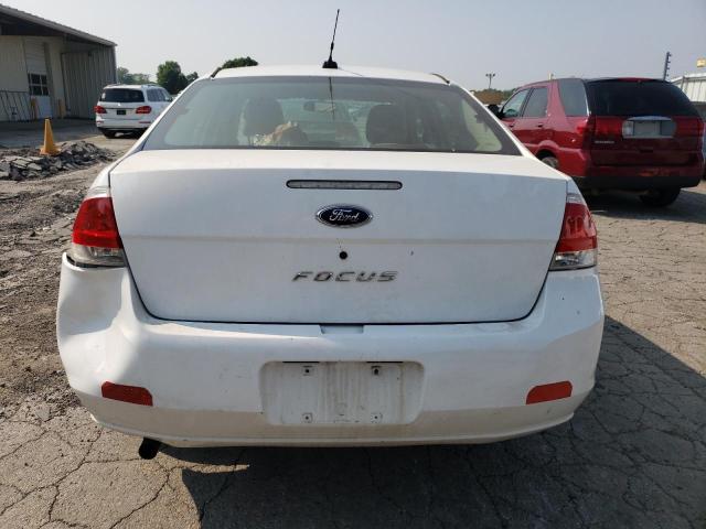 1FAHP34NX8W208701 - 2008 FORD FOCUS S/SE WHITE photo 6