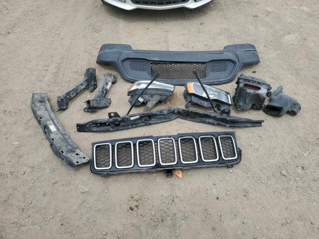 1C4RJFAGXJC258092 - 2018 JEEP GRAND CHER LAREDO CHARCOAL photo 13