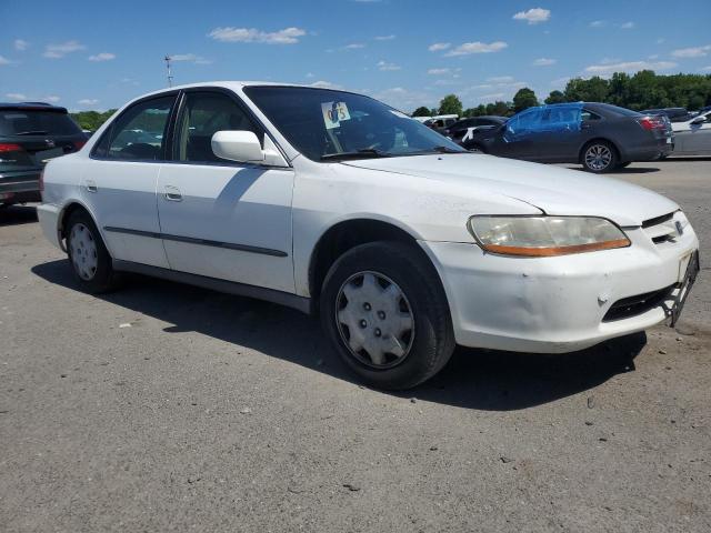 1HGCG6659YA113693 - 2000 HONDA ACCORD LX WHITE photo 4