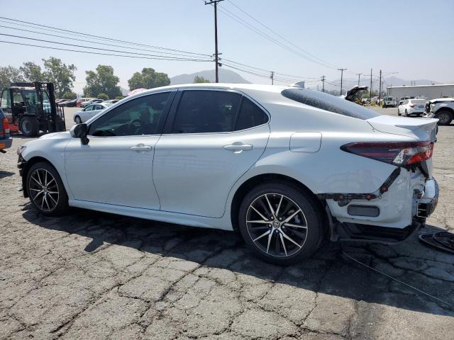 4T1G11AK0PU114418 - 2023 TOYOTA CAMRY SE NIGHT SHADE WHITE photo 2