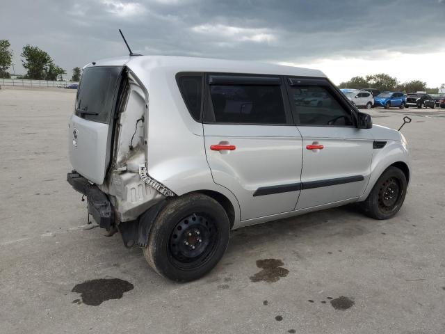 KNDJT2A12B7717735 - 2011 KIA SOUL SILVER photo 3