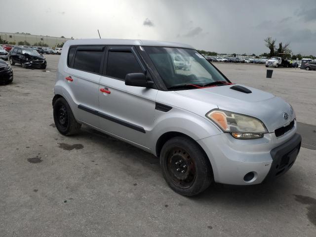 KNDJT2A12B7717735 - 2011 KIA SOUL SILVER photo 4