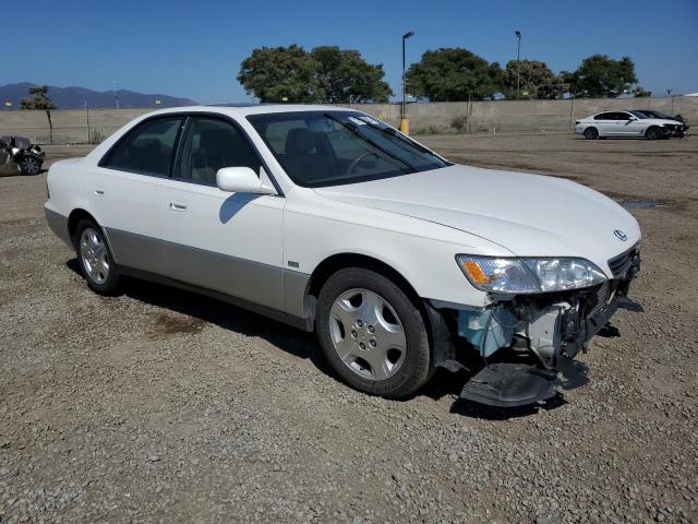 JT8BF28G0Y5091031 - 2000 LEXUS ES 300 WHITE photo 4