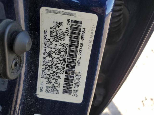 5YFBU4EE5CP058253 - 2012 TOYOTA COROLLA BASE Blau Foto 12