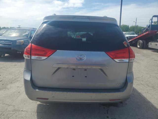 5TDKK3DC9DS357172 - 2013 TOYOTA SIENNA LE ვერცხლისფერი ფოტო 6