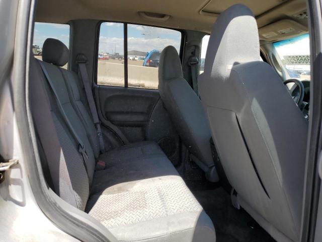 1J8GL38K65W512758 - 2005 JEEP LIBERTY RENEGADE SILVER photo 11