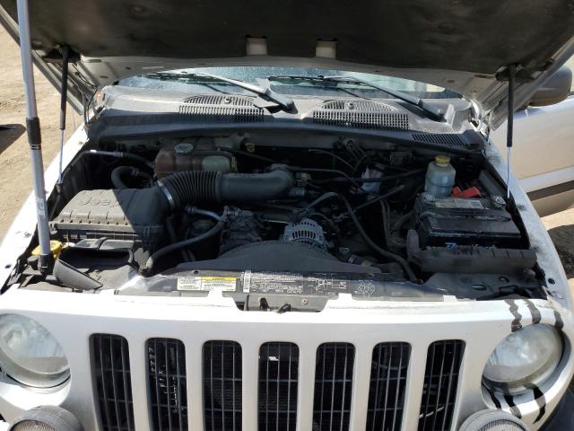 1J8GL38K65W512758 - 2005 JEEP LIBERTY RENEGADE SILVER photo 12