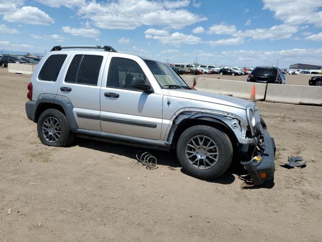 1J8GL38K65W512758 - 2005 JEEP LIBERTY RENEGADE SILVER photo 4