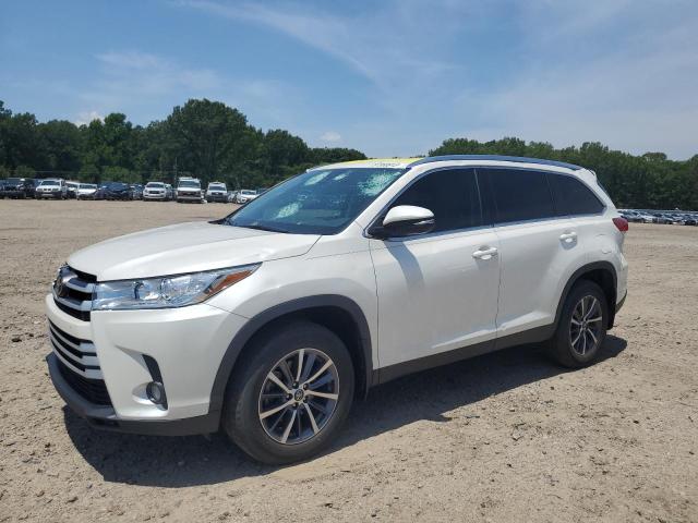 5TDKZRFH4KS565240 - 2019 TOYOTA HIGHLANDER SE WHITE photo 1