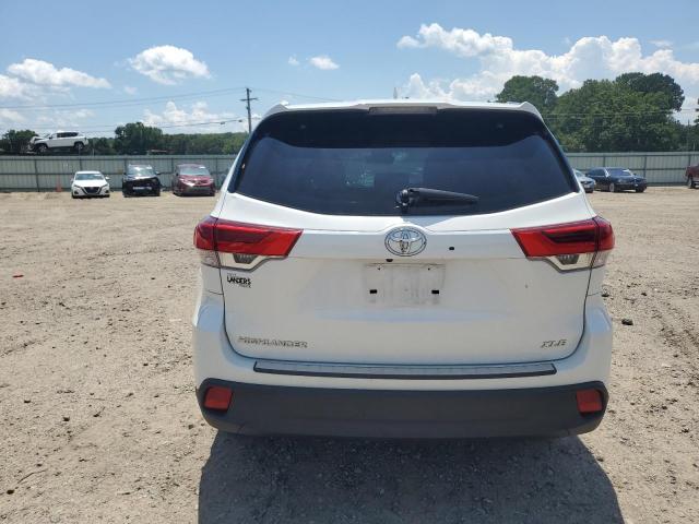 5TDKZRFH4KS565240 - 2019 TOYOTA HIGHLANDER SE WHITE photo 6