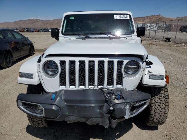 1C4JJXP68MW686537 - 2021 JEEP WRANGLER U SAHARA 4XE WHITE photo 5