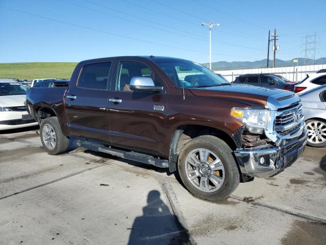 5TFAW5F1XHX661134 - 2017 TOYOTA TUNDRA CREWMAX 1794 BROWN photo 4