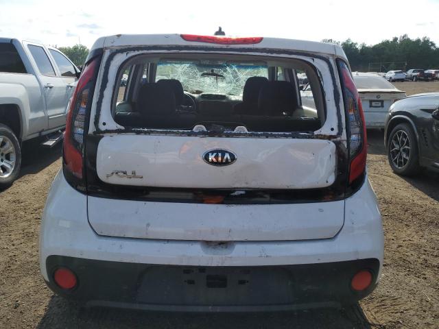 KNDJN2A23J7570214 - 2018 KIA SOUL WHITE photo 6