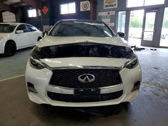 SJKCH5CPXHA030749 - 2017 INFINITI QX30 BASE WHITE photo 5