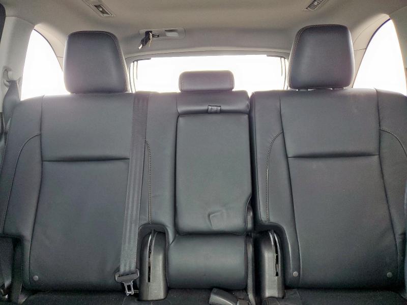 5TDKKRFH9GS168845 - 2016 TOYOTA HIGHLANDER XLE WHITE photo 10