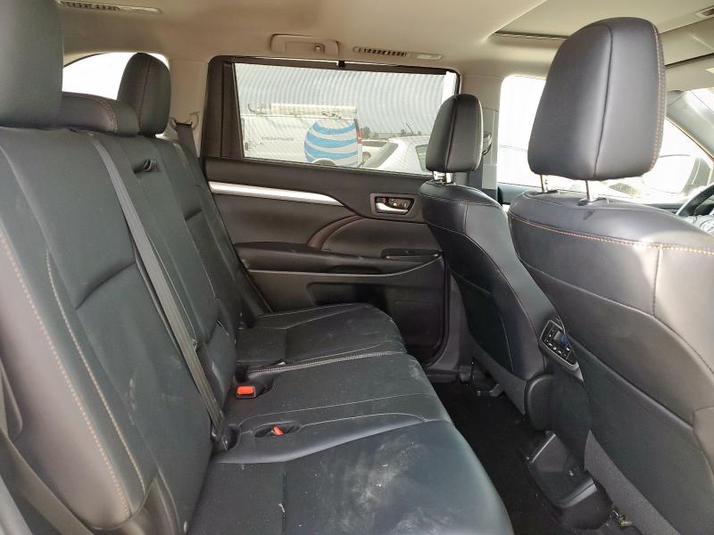 5TDKKRFH9GS168845 - 2016 TOYOTA HIGHLANDER XLE WHITE photo 11