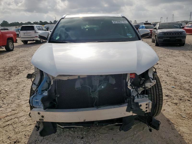 5TDKKRFH9GS168845 - 2016 TOYOTA HIGHLANDER XLE WHITE photo 5