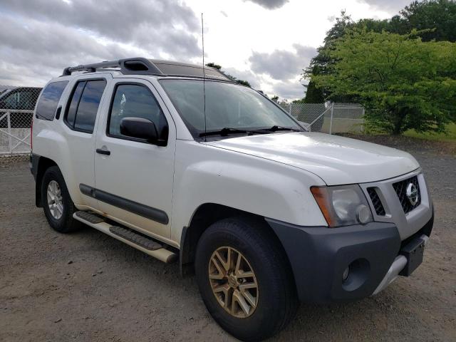 5N1AN0NW0FN658086 - 2015 NISSAN XTERRA X WHITE photo 4