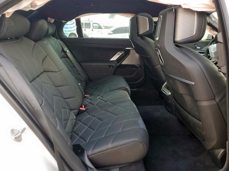 WBY53EJ0XRCR21029 - 2024 BMW I7 XDRIVE60 WHITE photo 10