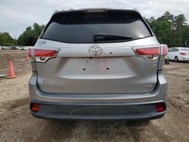 5TDKKRFH6FS064845 - 2015 TOYOTA HIGHLANDER XLE 银色 照片 6