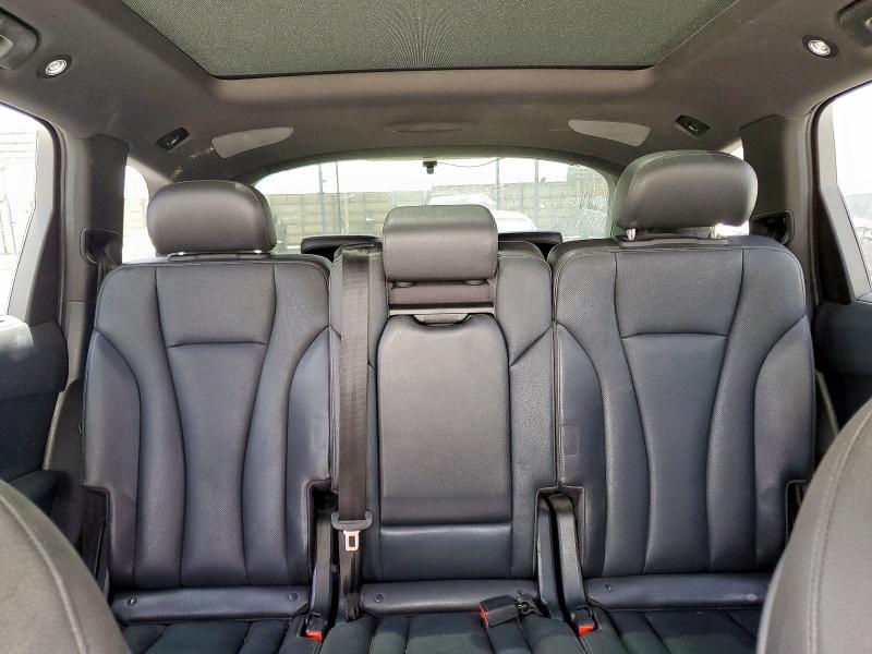 WA1VAAF7XKD002664 - 2019 AUDI Q7 PRESTIGE WHITE photo 10