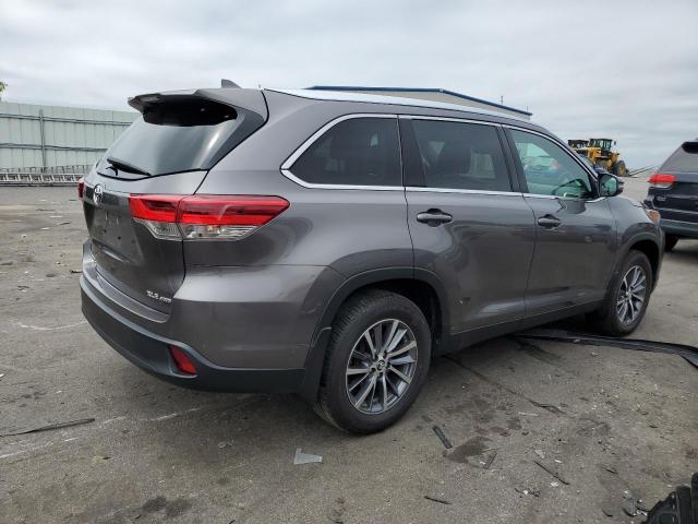 5TDJZRFH6KS621822 - 2019 TOYOTA HIGHLANDER SE GRAY photo 3