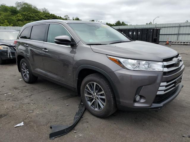 5TDJZRFH6KS621822 - 2019 TOYOTA HIGHLANDER SE GRAY photo 4