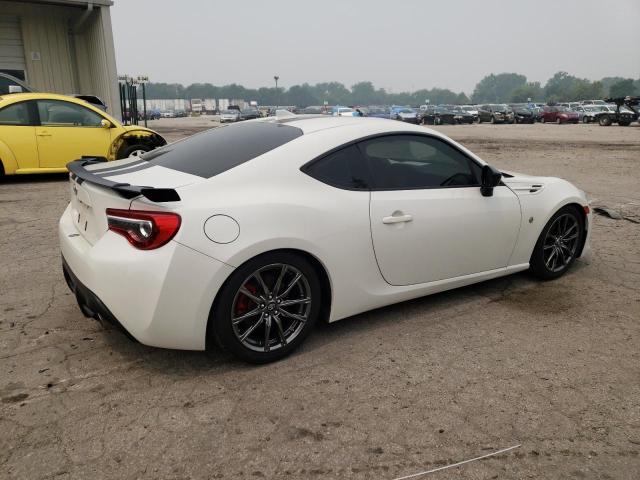 JF1ZNAA13H8707148 - 2017 TOYOTA 86 BASE WHITE photo 3