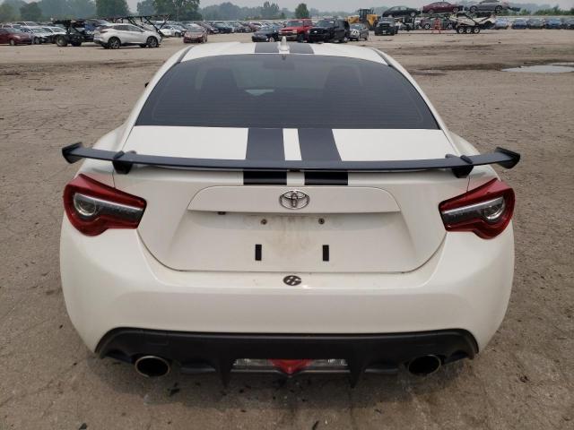 JF1ZNAA13H8707148 - 2017 TOYOTA 86 BASE WHITE photo 6