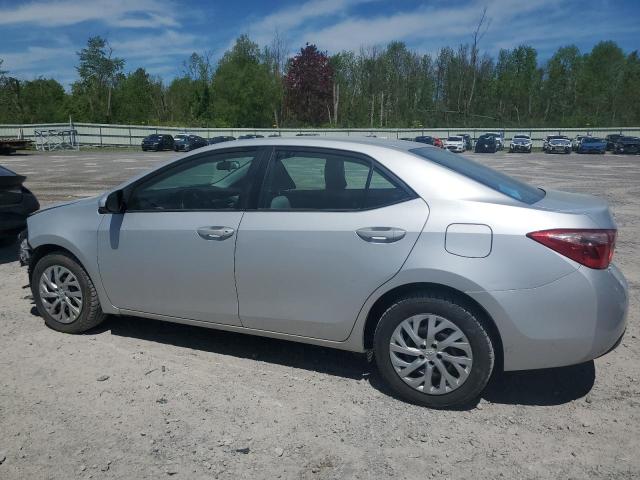 2T1BURHE8JC008369 - 2018 TOYOTA COROLLA L SILVER photo 2