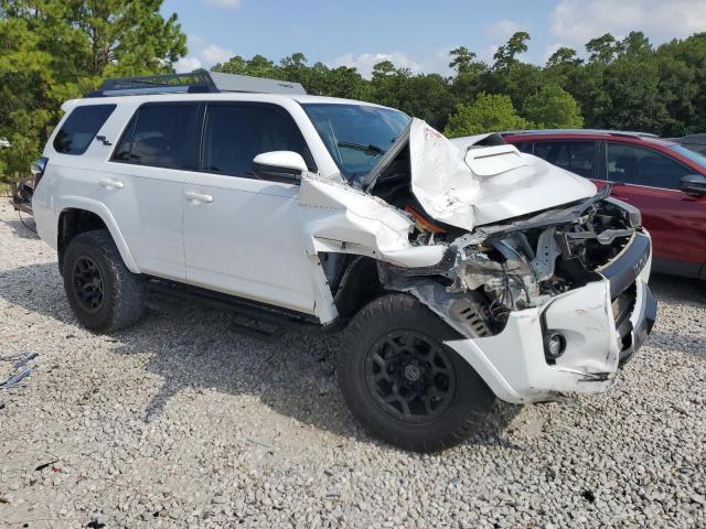 JTEBU5JR7J5578071 - 2018 TOYOTA 4RUNNER SR5/SR5 PREMIUM WHITE photo 4