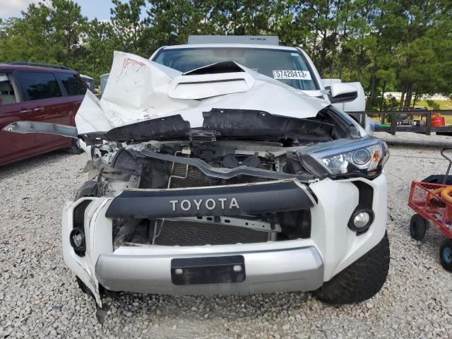 JTEBU5JR7J5578071 - 2018 TOYOTA 4RUNNER SR5/SR5 PREMIUM WHITE photo 5