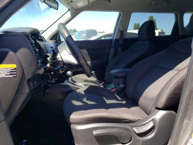 KNDJN2A21F7210530 - 2015 KIA SOUL GRAY photo 7