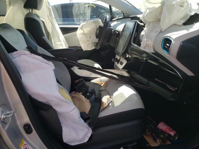 JTDKARFP1J3104673 - 2018 TOYOTA PRIUS PRIM 银色 照片 5