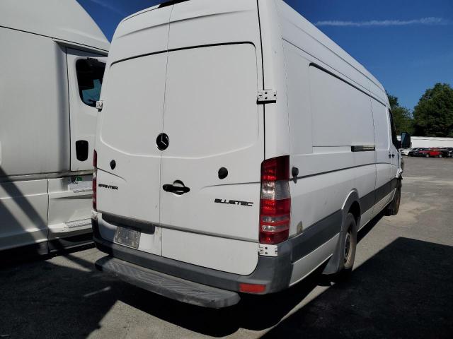 WD3PE8DC2F5946058 - 2015 MERCEDES-BENZ SPRINTER 2500 WHITE photo 3