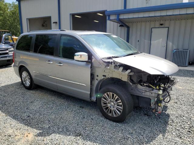2C4RC1JG2FR742334 - 2015 CHRYSLER TOWN & COU LIMITED SILVER photo 4