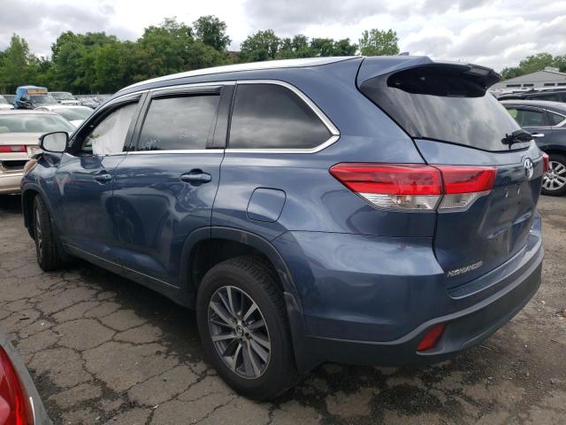 5TDJZRFH3HS396803 - 2017 TOYOTA HIGHLANDER SE BLUE photo 2