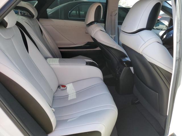 JTDBVRBDXKA007548 - 2019 TOYOTA MIRAI WHITE photo 10