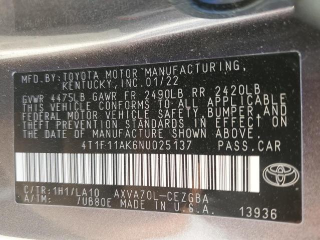 4T1F11AK6NU025137 - 2022 TOYOTA CAMRY XLE GRAY photo 13