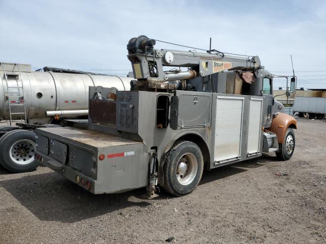 2NPLHD7X66M892050 - 2006 PETERBILT 335 GRAY photo 4