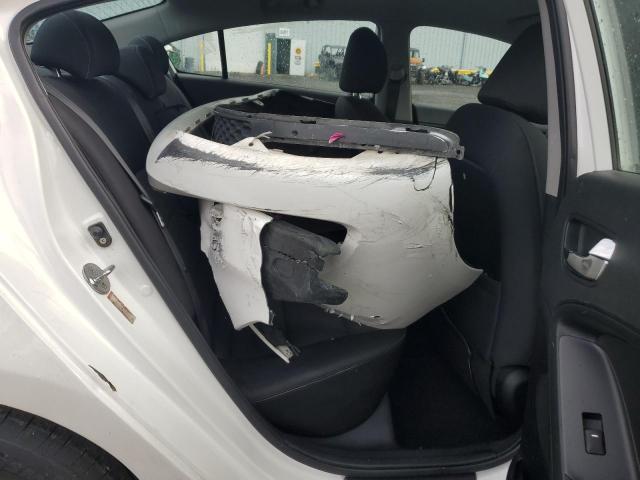 KNAFX4A66F5425697 - 2015 KIA FORTE LX WHITE photo 10